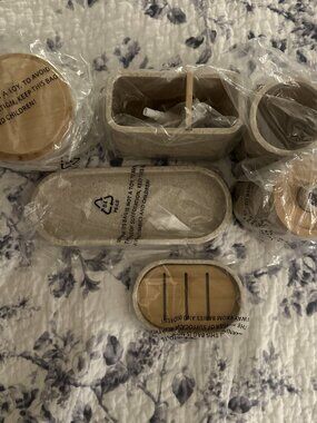 Bathroom Accessories with Natural Accents, Modern 6-piece Set